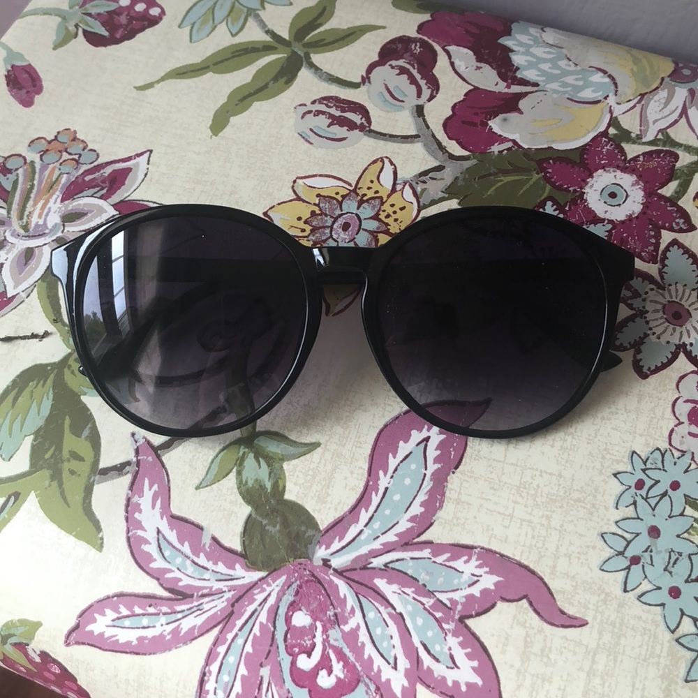 Sassy, Black Sunglasses